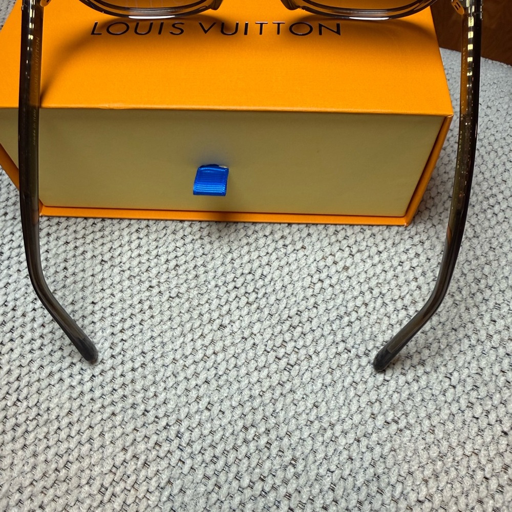 Louis Vuitton Brown Gradient Round Sunglasses NWT - image 6